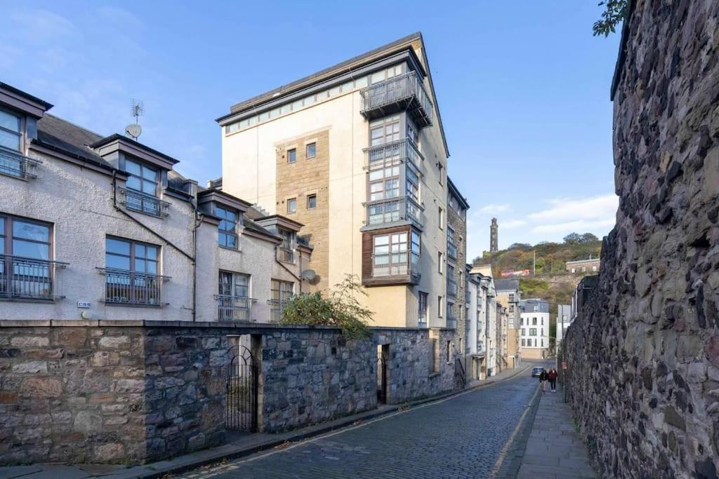 Next To The Palace And Royal Mile With Parking Édimbourg Extérieur photo